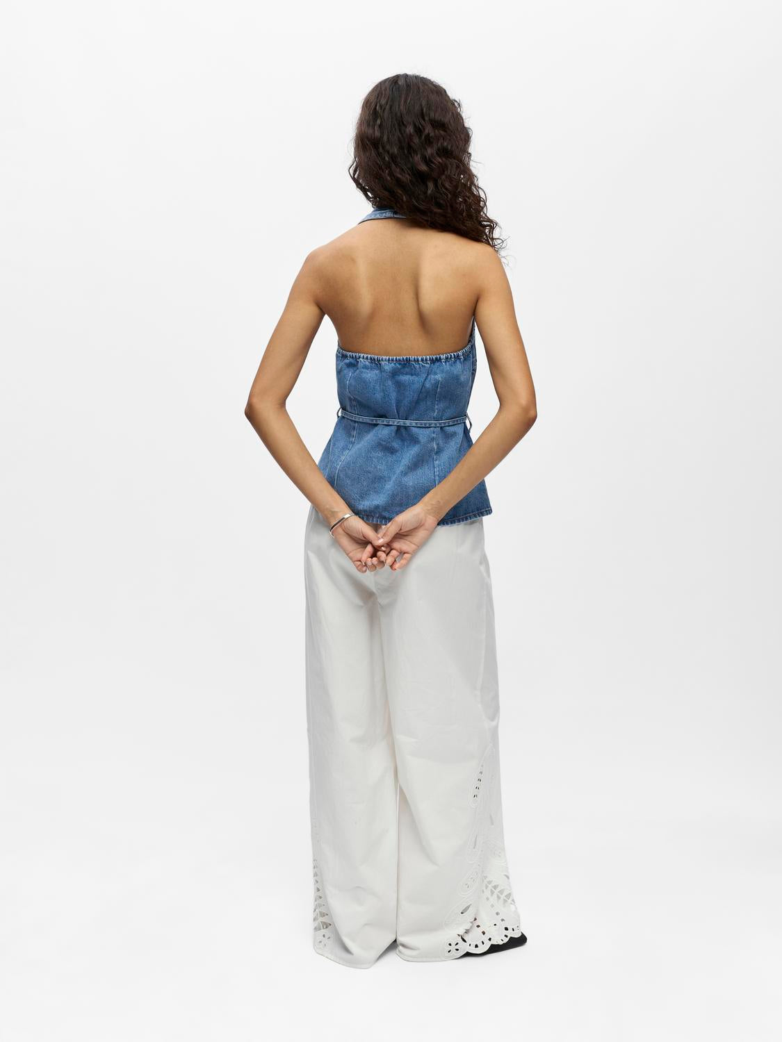 model_shot-back